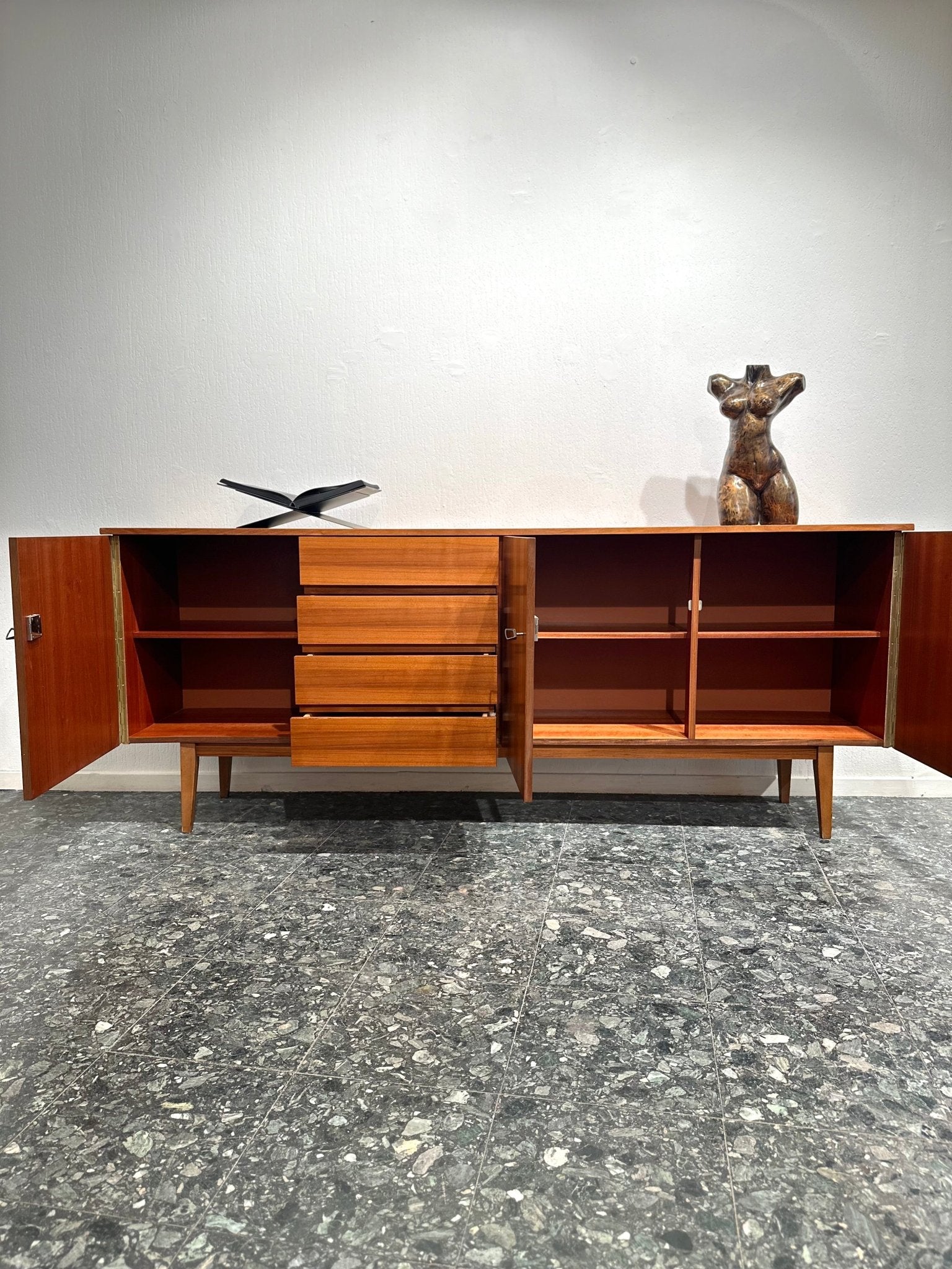 Midcentury Minimal Sideboard - Lattico